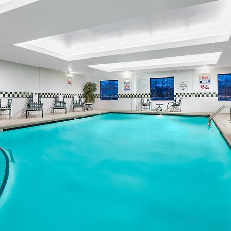 Holiday Inn & Suites Raleigh Cary By Ihg Exterior foto