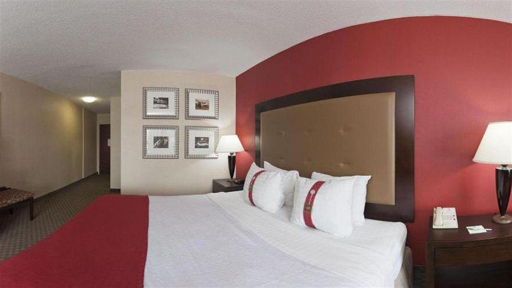 Holiday Inn & Suites Raleigh Cary By Ihg Exterior foto