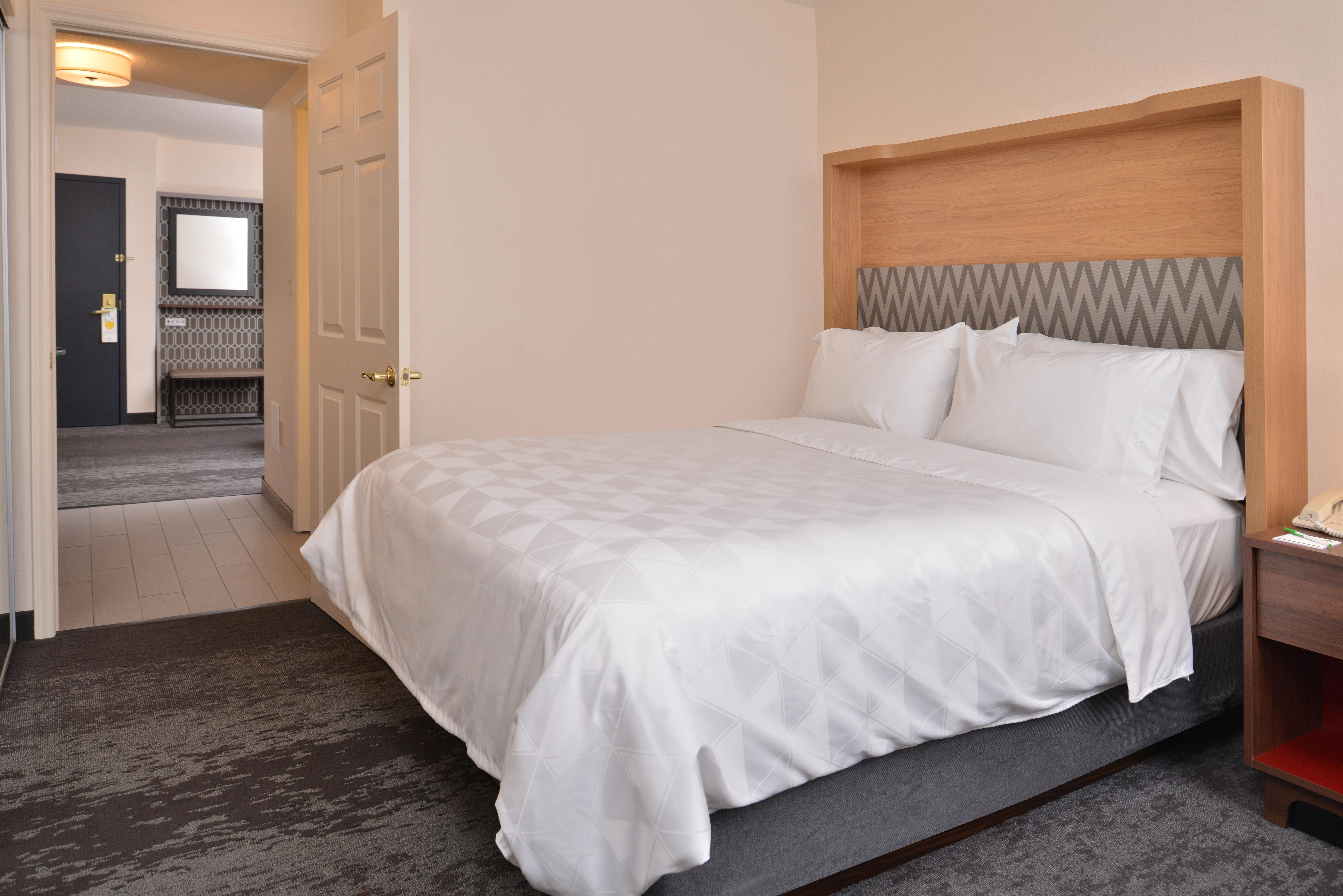 Holiday Inn & Suites Raleigh Cary By Ihg Exterior foto