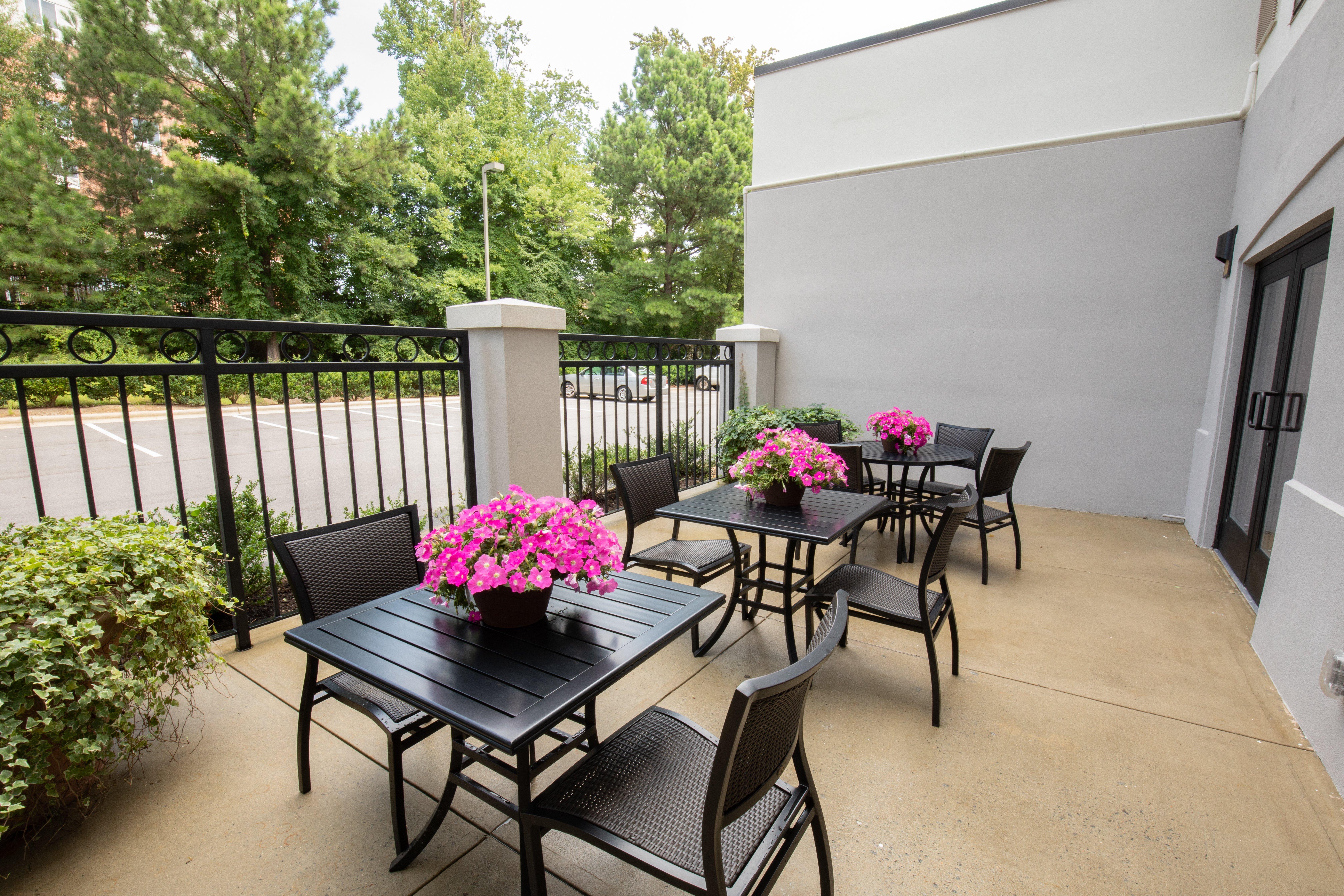 Holiday Inn & Suites Raleigh Cary By Ihg Exterior foto