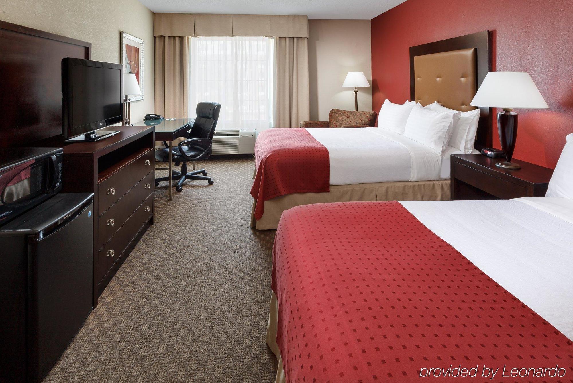 Holiday Inn & Suites Raleigh Cary By Ihg Exterior foto