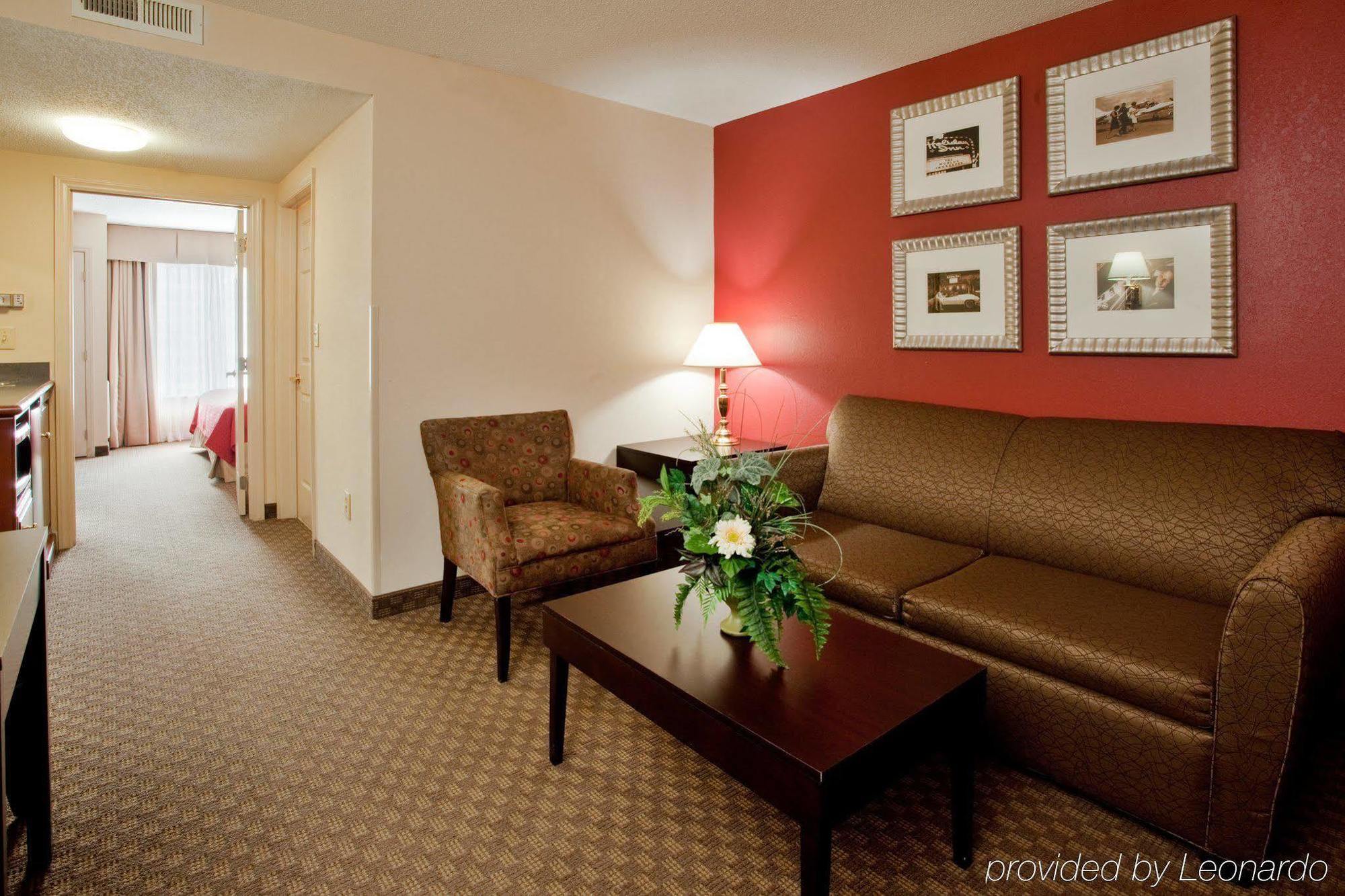 Holiday Inn & Suites Raleigh Cary By Ihg Exterior foto