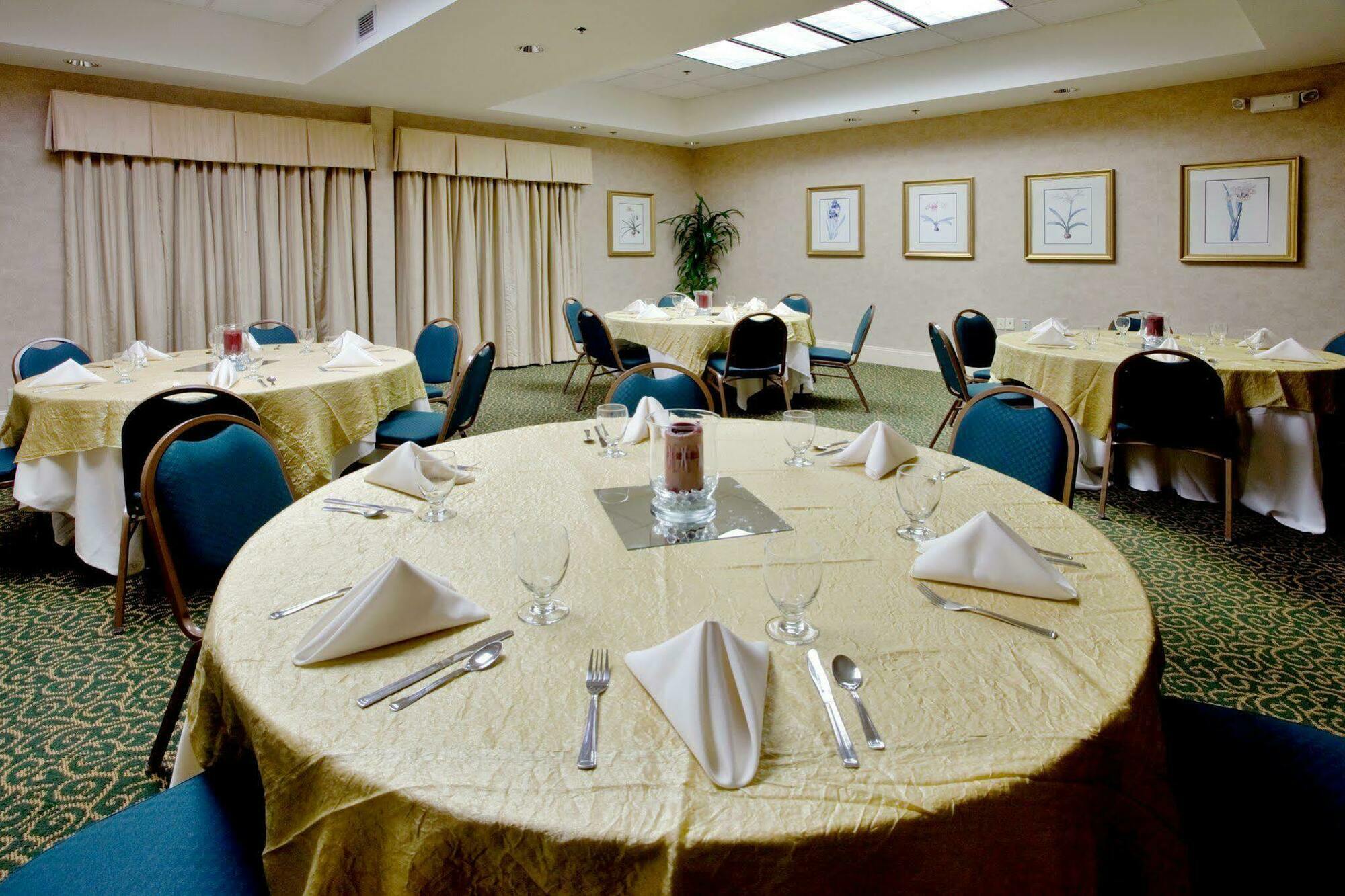 Holiday Inn & Suites Raleigh Cary By Ihg Restaurante foto